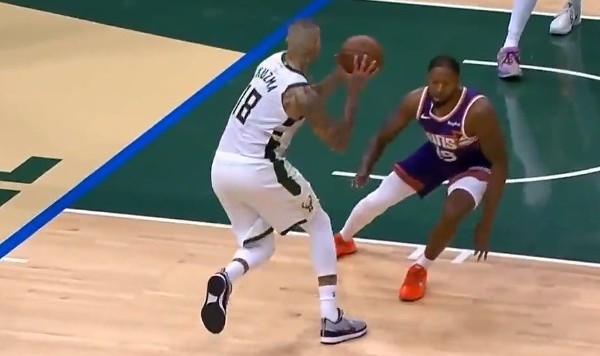 星空体育-得赢球啊！库兹马点飞防守突破欧洲步上篮 已砍赛季新高33分！