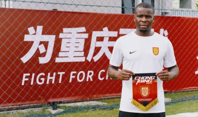 APP下载-关系恶化！阿马杜：刚伤愈斯卢茨基就让我首发，我拒绝后他很不满